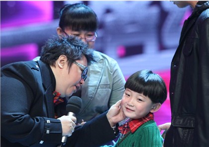 韩红的 天亮了 有制作背景吗?